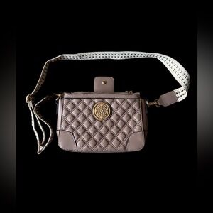 ✨Brown and White NewYork quilted crossbody bag with zipper pocket✨